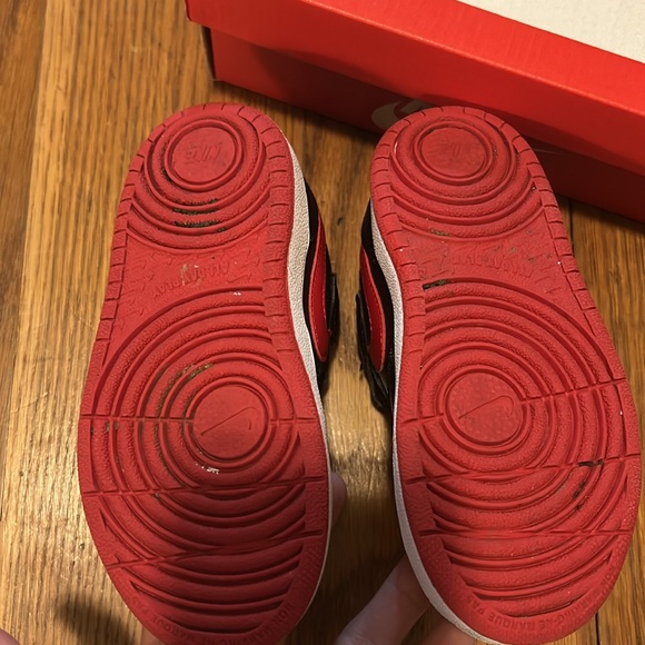 Nike Court Borough Low 2 TD Toddler 9c Red Black White - Picture 8 of 9